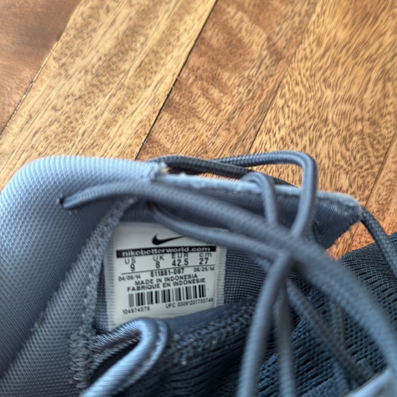 Nike Roshe Shoes - Picture 5 of 5